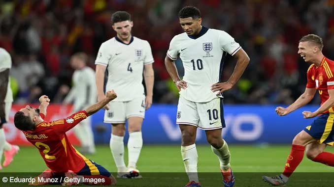 Jude Bellingham and Declan Rice look dejected whilst Spain celebrate Euro 2024 Final Win